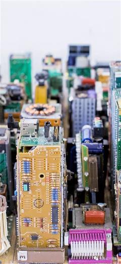 美呆了｜17歲學生用廢棄電子元器件造了一座城